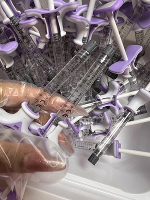 De kruis Verbonden Injecteerbare Hyaluronic Zure Vuller van Juvederm voor de Zorg van de Lippenhuid